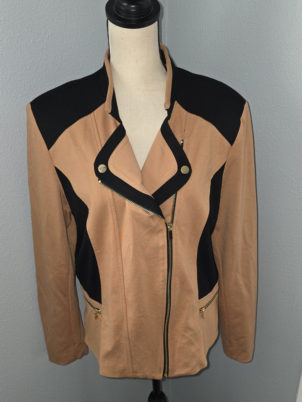 NWT Iman Women’s Tan and Black Zip-Front Jacket Sz XL